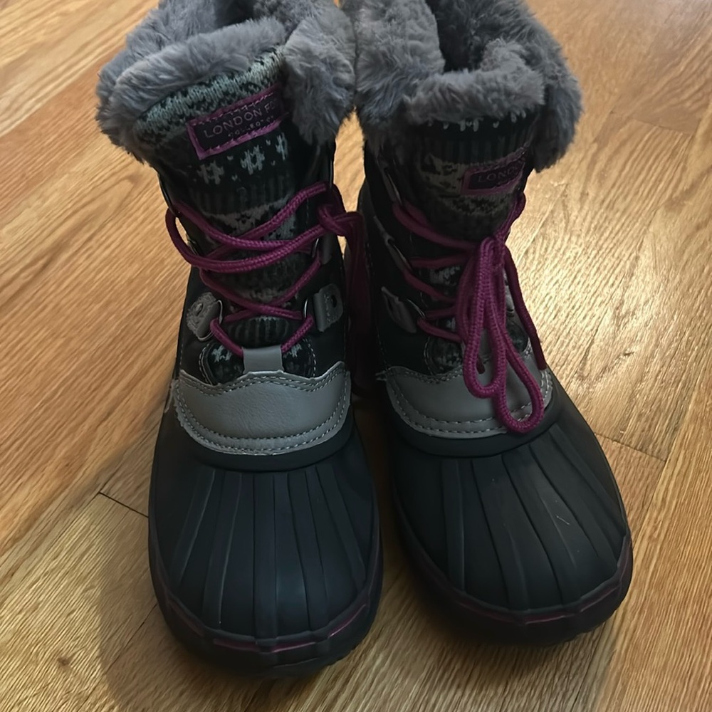 Snow boots